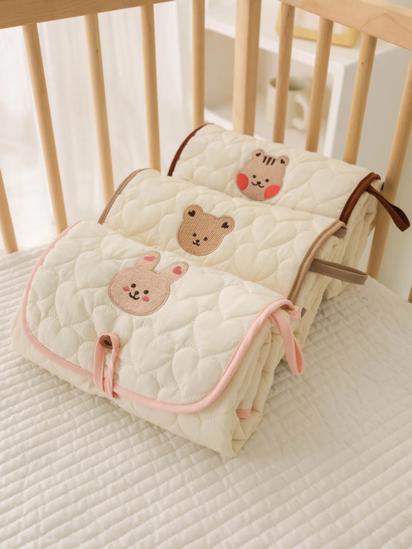 Nest & Hold™ Foldable Changing Pad