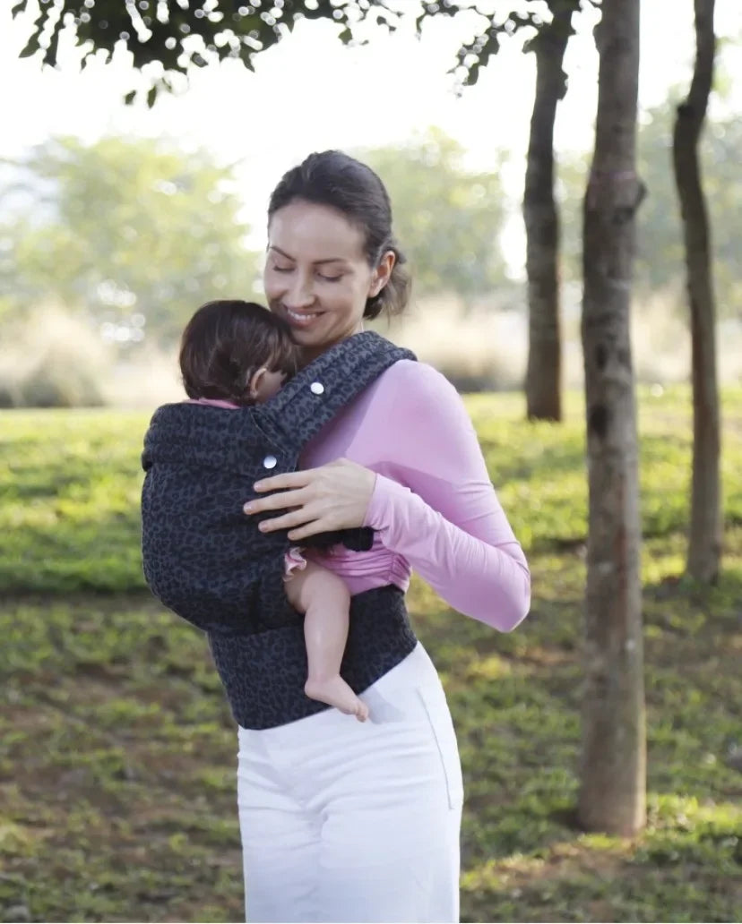 Nest & Hold™ Everyday Baby Carrier