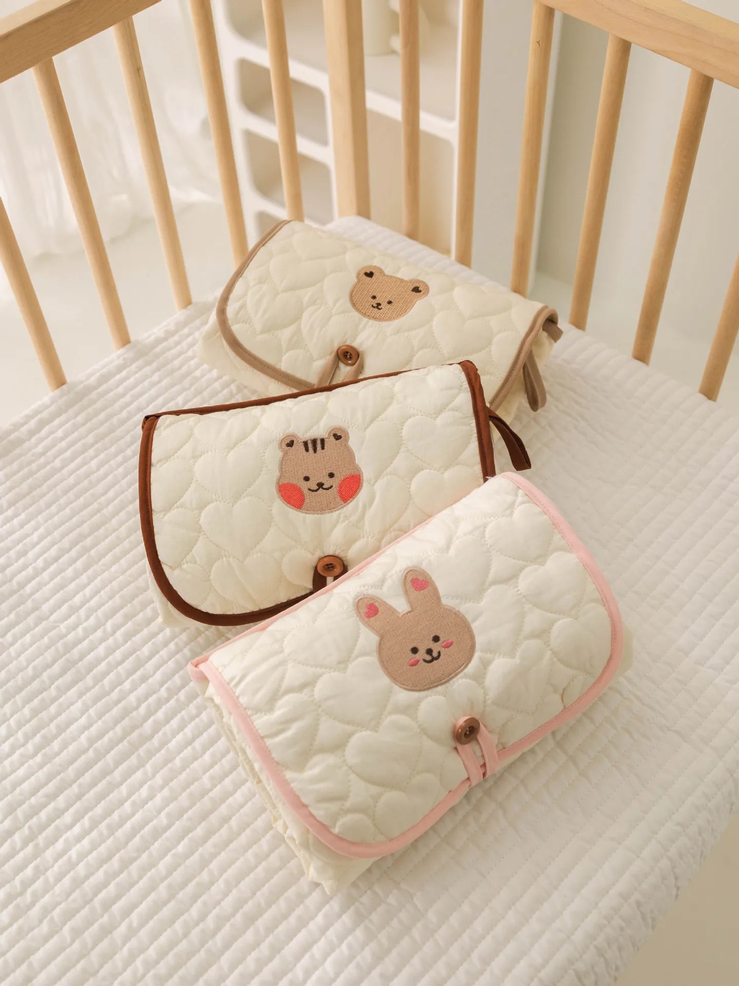 Nest & Hold™ Foldable Changing Pad