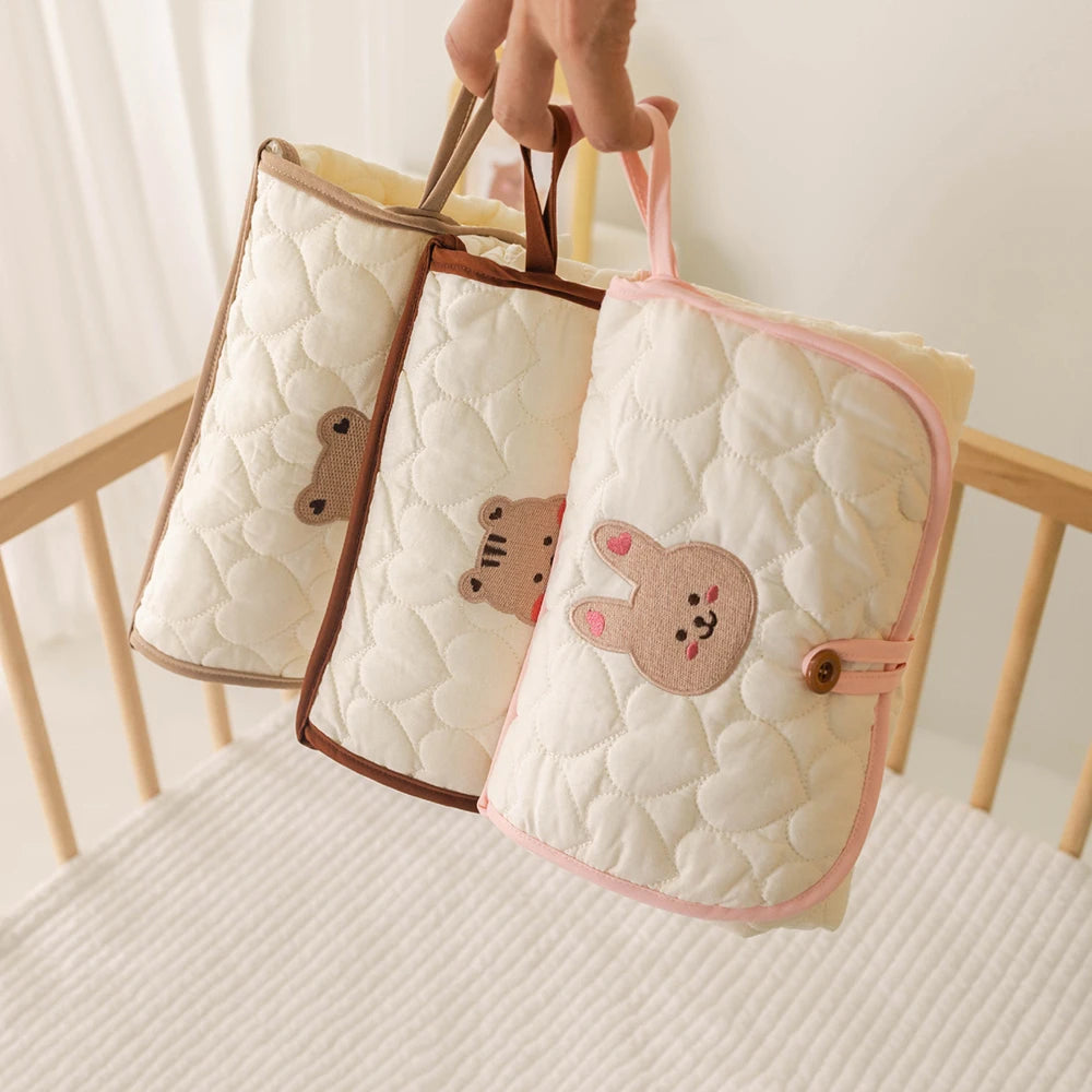 Nest & Hold™ Foldable Changing Pad