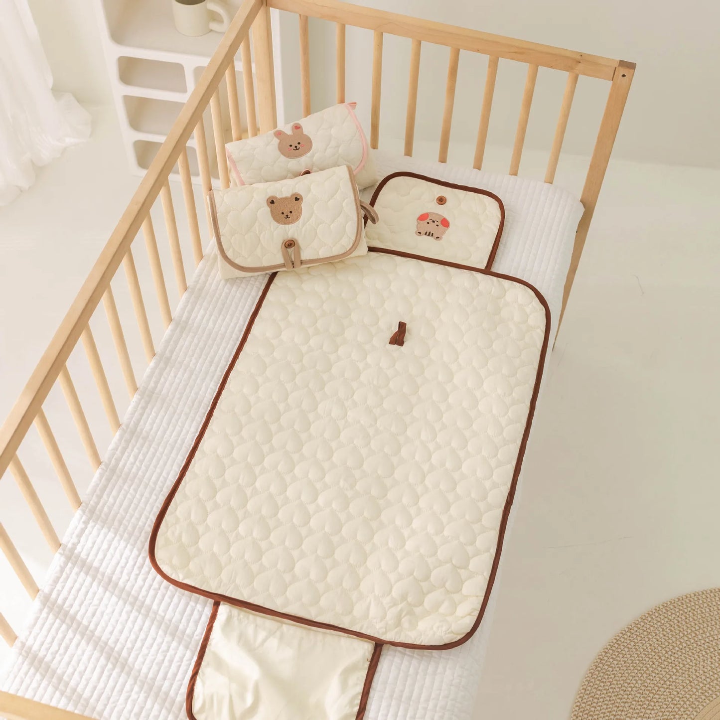 Nest & Hold™ Foldable Changing Pad